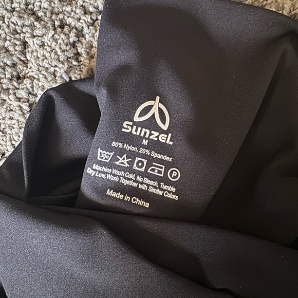 SUNZEL tummy control flare leggings - Picture 3 of 5